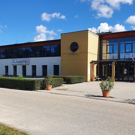 Minihotel Pápa エクステリア 写真
